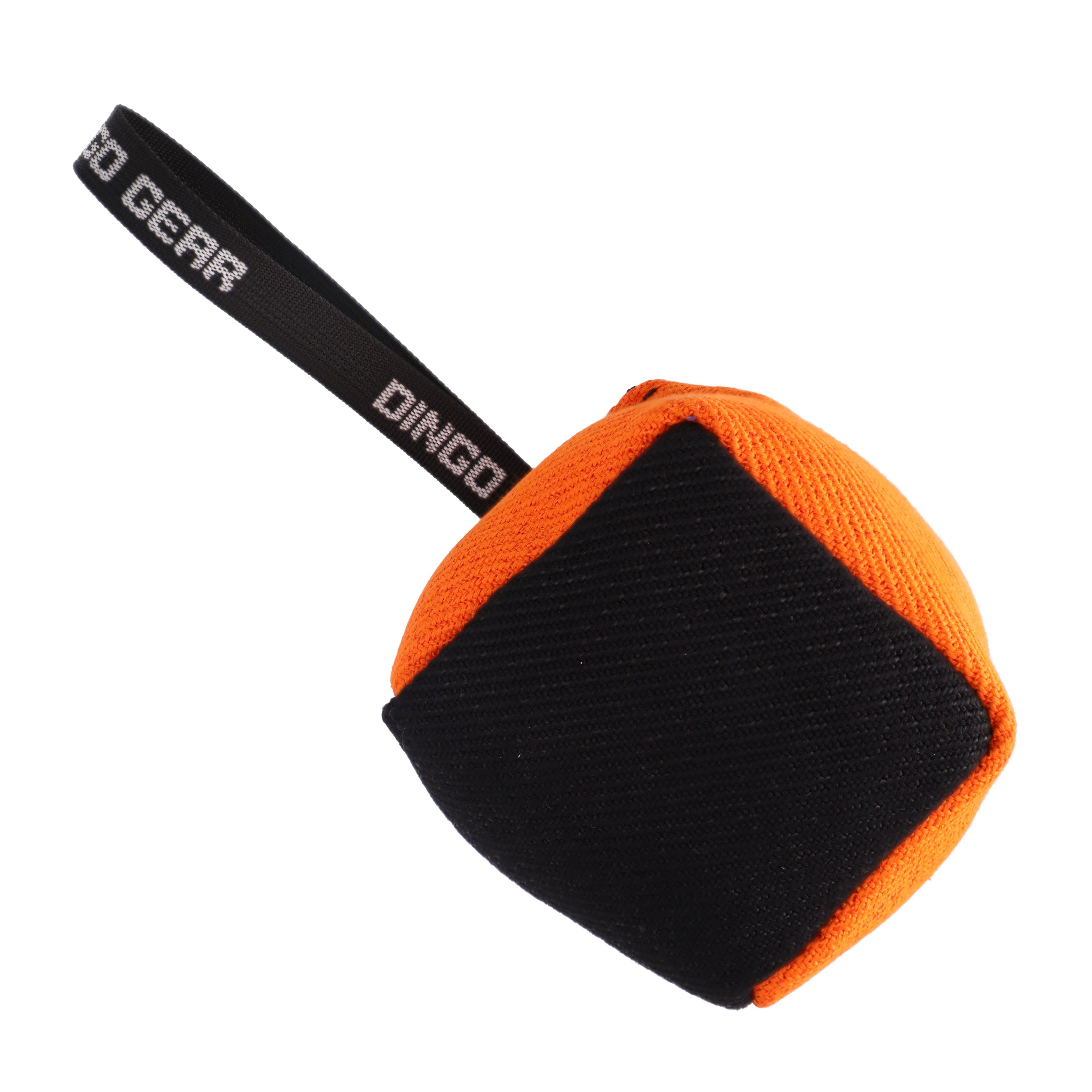 Dingo Gear – jucărie de tracțiune din material textil tip inel cu un mâner, 10 × 10 cm „cube”
