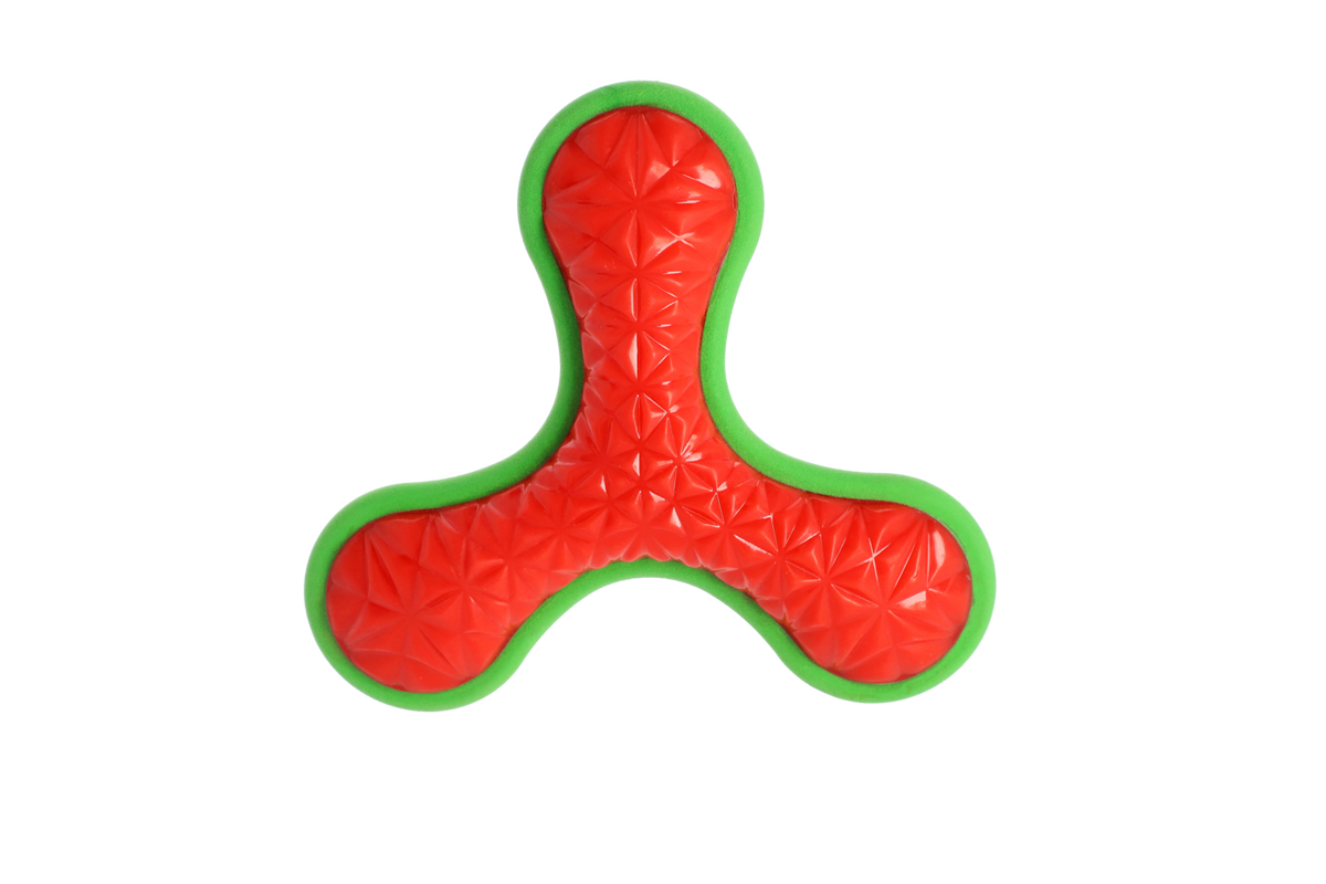 TPR gumiból készült háromszög alakú bumeráng kutyáknak 16,5 cm